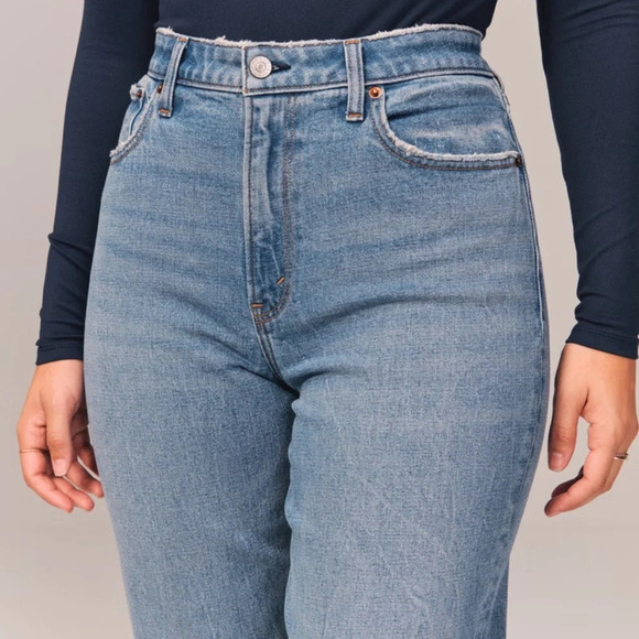 NWT! Abercrombie & Fitch Curve Love high rise Mom jeans 37/24 - Picture 2 of 9
